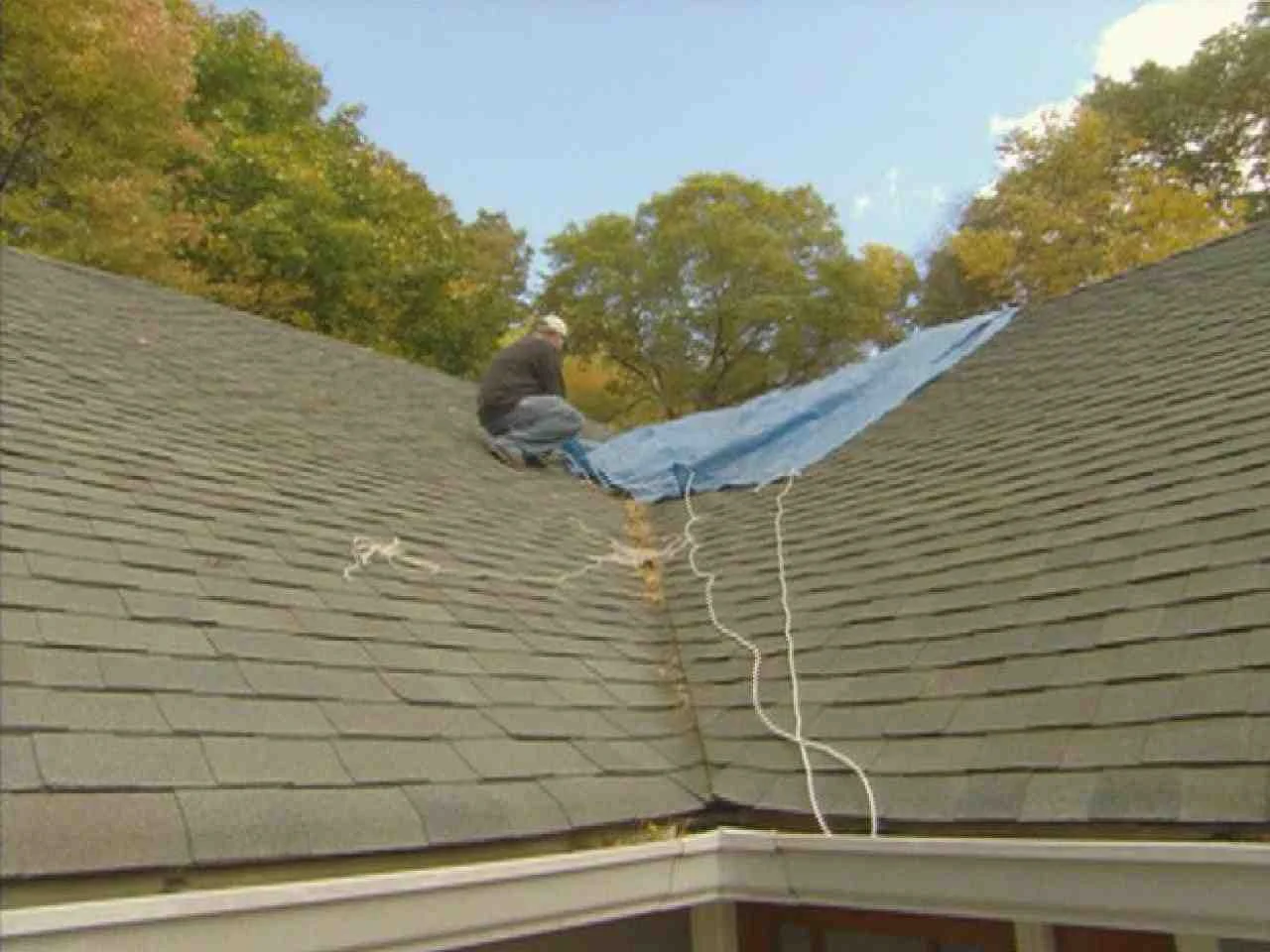 What to know before hiring a roofer?