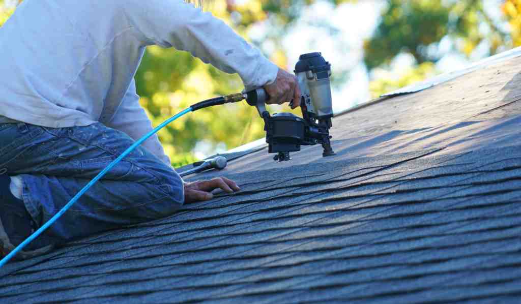 How much of a deposit should you give a roofer?